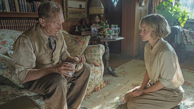 Mulligan and Fiennes as Edith and Basil - a rare leading couple without romance as a focus. Pic: The Dig/<a href='http://www.movierental.com/link/netflix'>Netflix</a>