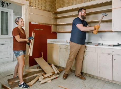 HGTV 2 On “Home Town,” Ben and Erin Napier aren’t afraid to get their hands dirty and do a lot of the hard work that comes with renovating a house. (courtesy of HGTV)