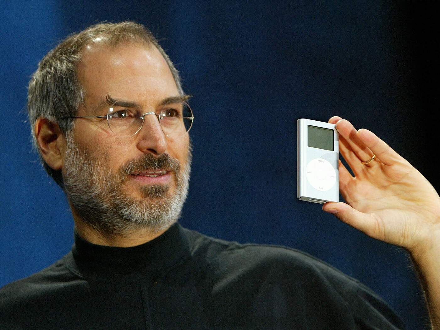 Steve Jobs iPod Mini 2004